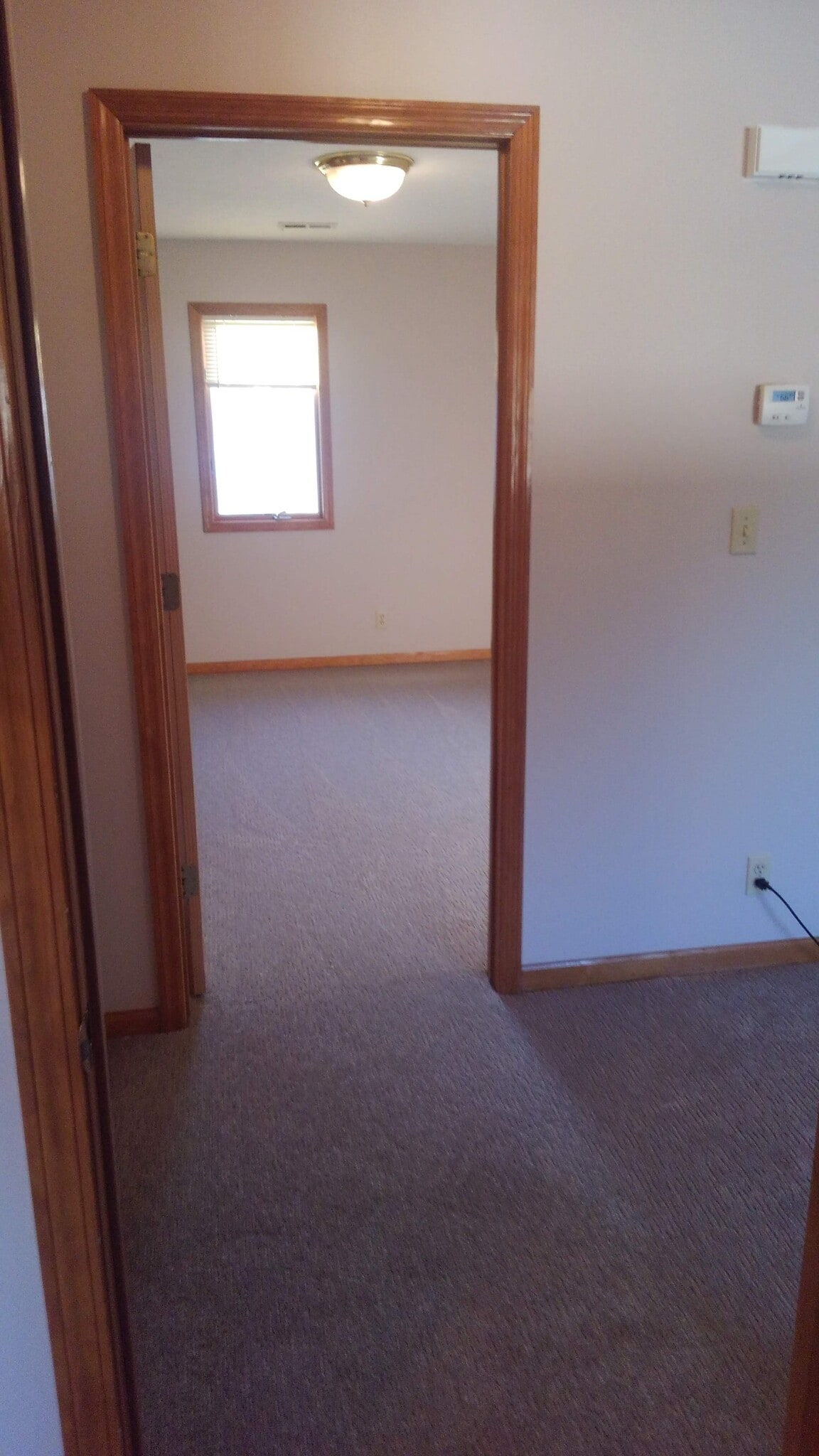 Master bedroom - 601 Thomas Dr