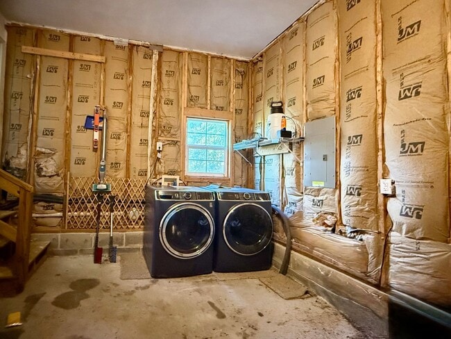 Building Photo - Beautiful 4 Bedroom Home for Rent – Pet Fr...