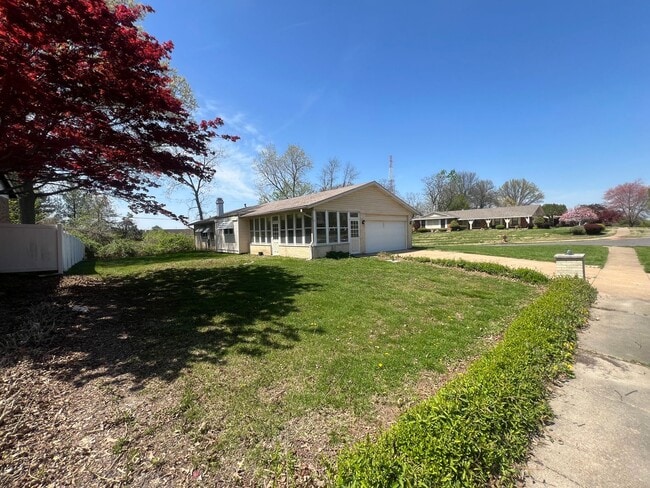 Building Photo - Spacious 4-Bedroom Home in Highly Desirabl...