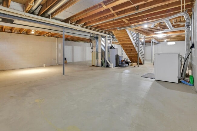 Building Photo - 3796 Village Club Dr