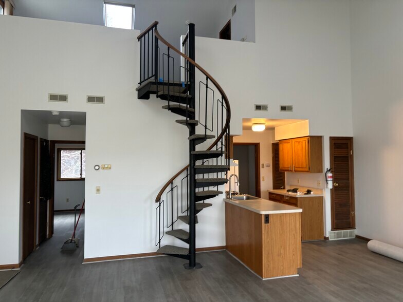 Building Photo - 8 Acapulco Princess