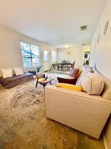 Building Photo - 7103 Woodhue Ct