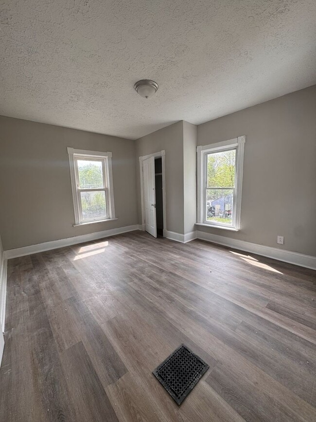 Building Photo - 821 Heaton St