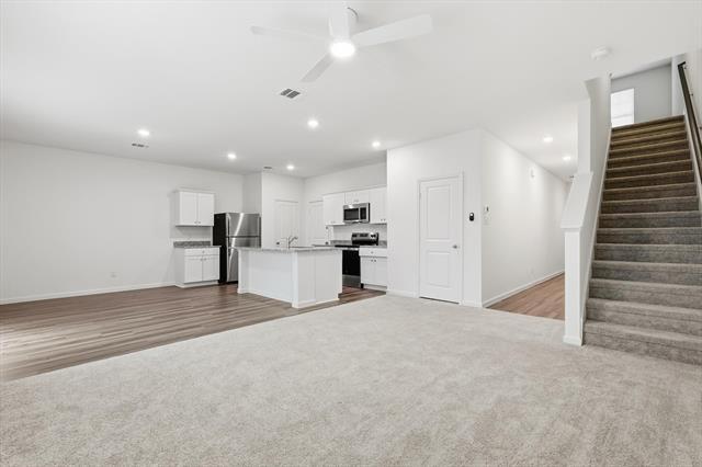 Building Photo - 2106 Mdw Pk Dr