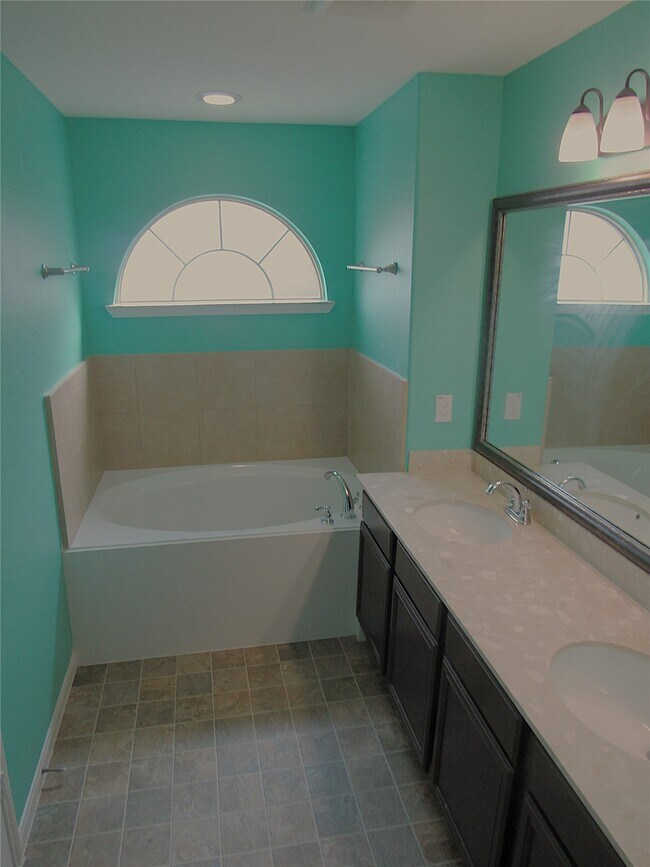 Building Photo - 17043 Amarose Dr