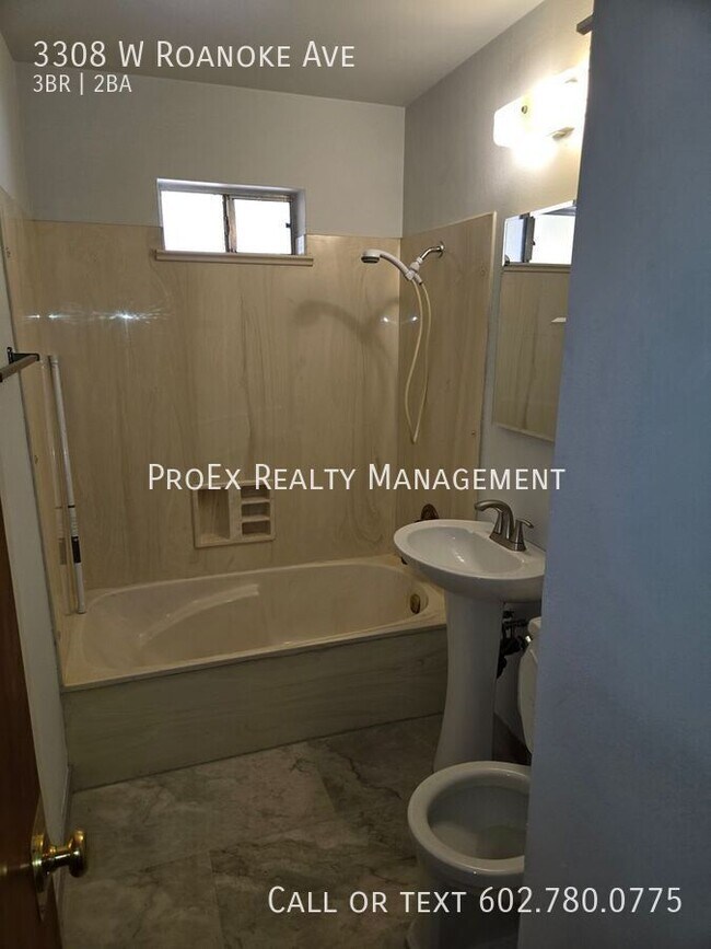 Building Photo - 3308 W Roanoke Ave