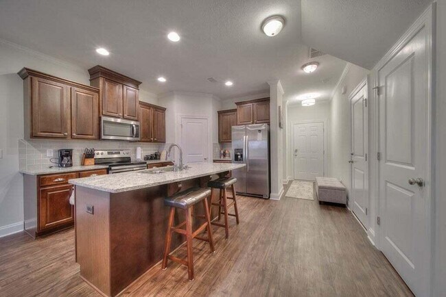 Building Photo - 710 Red Cedar Ct