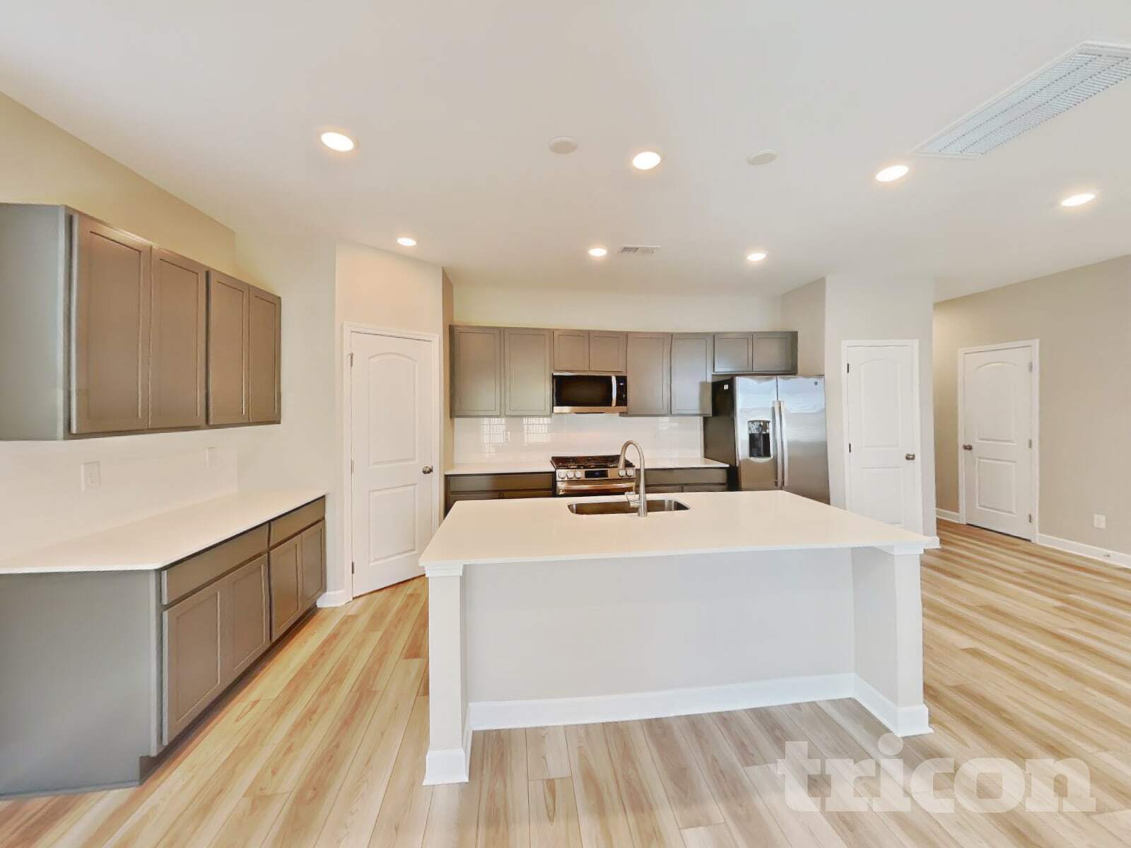 Building Photo - 251 W Millbrook Dr