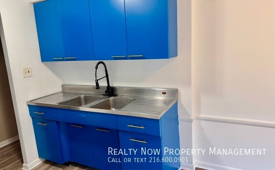 Primary Photo - 2817 Noble Rd