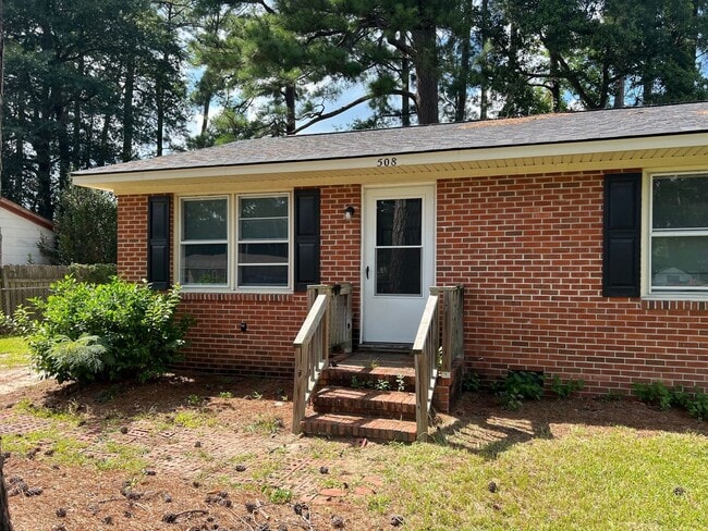 Building Photo - 4 Bedroom Brick House - Vouchers Accepted