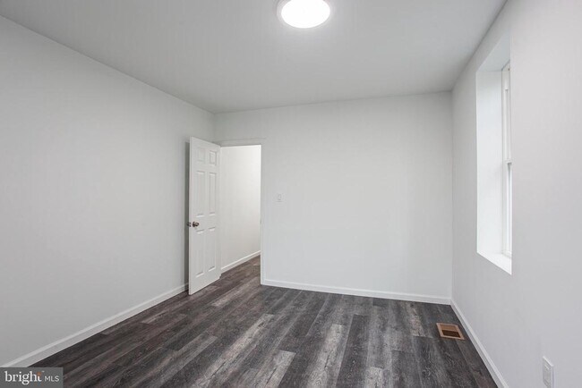 Building Photo - 5511 Willows Ave