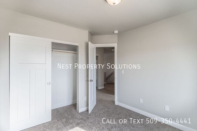 Building Photo - 650 Hargraves Ave NE