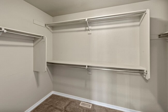 Building Photo - Immaculate & Stunning 4BD Ranch Style in C...