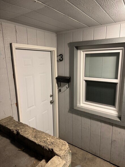 Building Photo - 516 8th St S