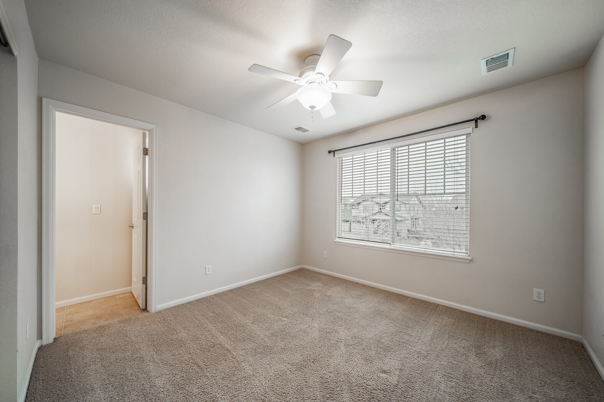 Building Photo - 11598 S Maiden Hair Way