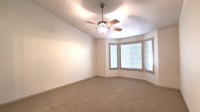 Building Photo - 2130 Strauss Ct E