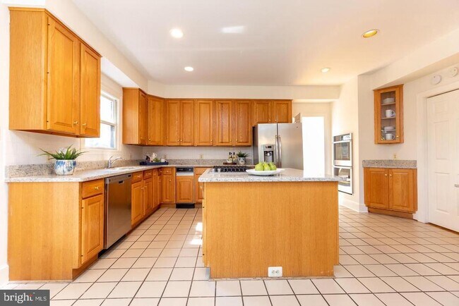 Building Photo - 6413 Wilson Ln