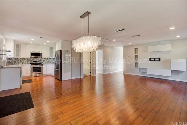 Building Photo - 1032 E Silva St