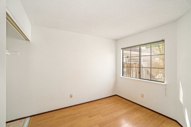 Building Photo - 2827 Burgner Ave