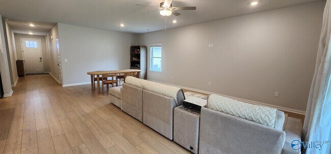 Building Photo - 214 Waylan Rdg Ln