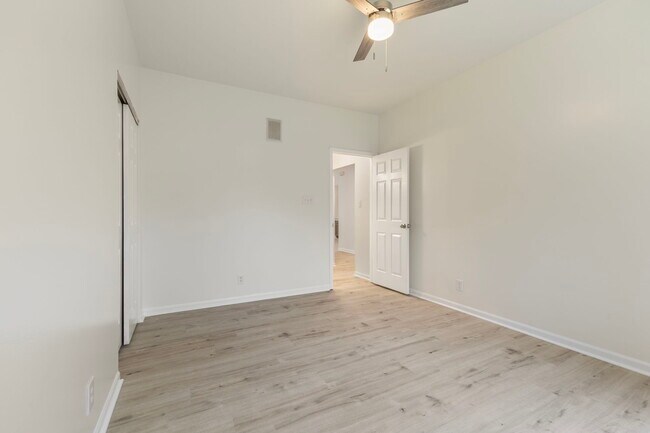 Building Photo - 3415 Waterloo Dr