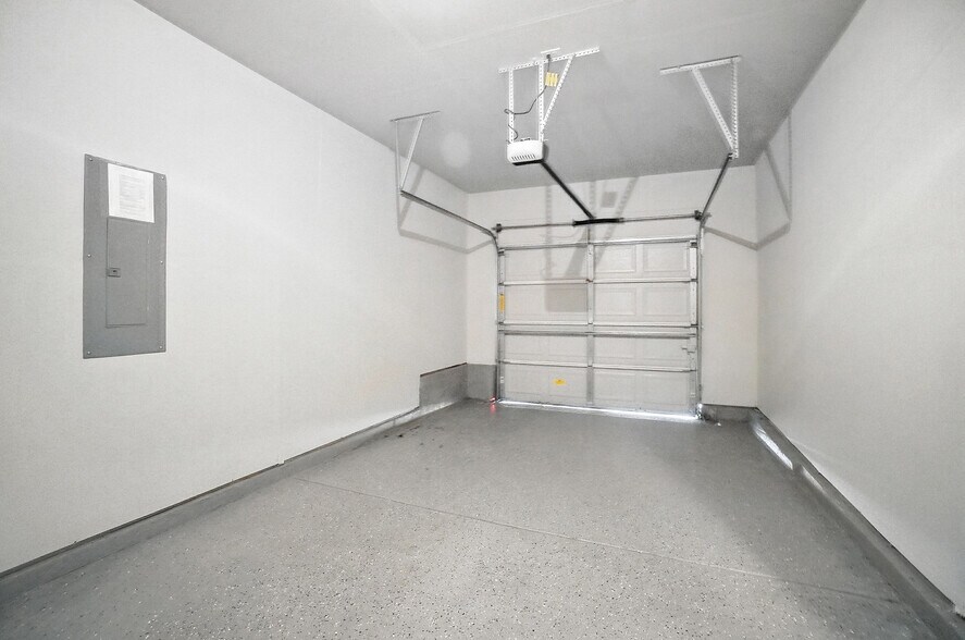 Building Photo - 4020 Queensbridge Rd