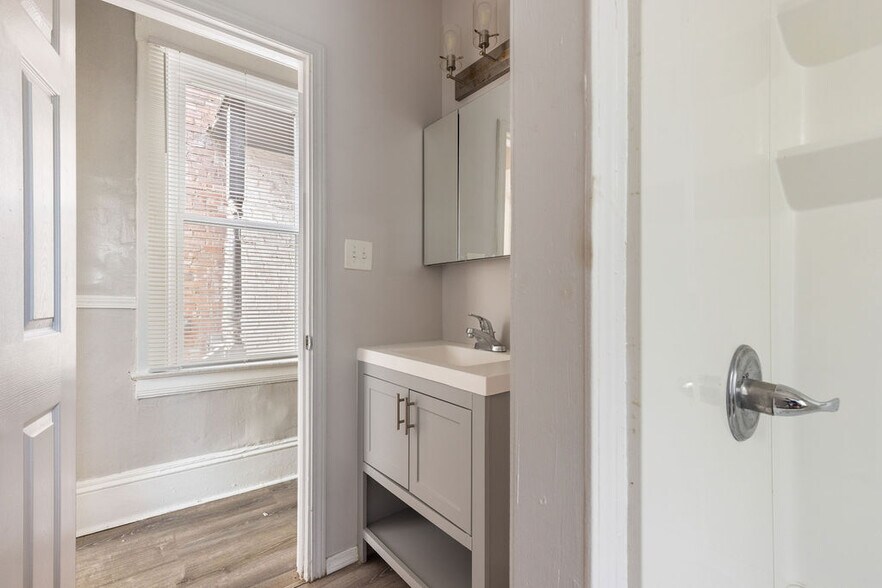 Building Photo - 1889 W 48th St