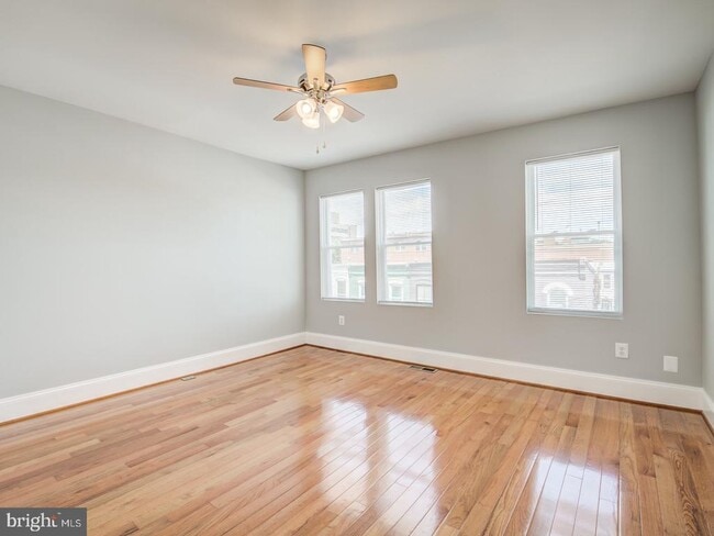 Building Photo - 424 Elm St NW