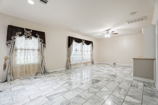 Building Photo - 6605 Fallen Breeze Ln