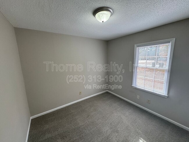 Building Photo - 2257 Sherwood Ave