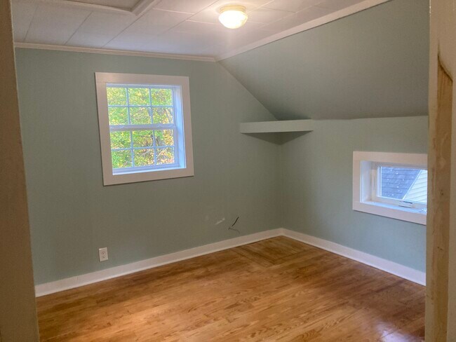 Building Photo - 48 Grove St