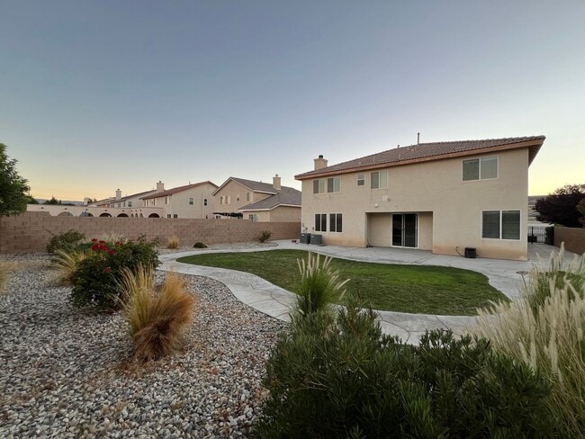 Building Photo - Breathtaking 2 Story Home Built in 2005 with 3279 sq. ft. in West Lancaster