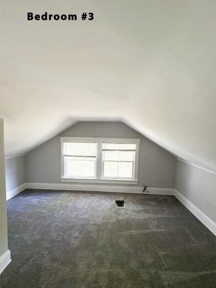 Building Photo - 868 Academy Ave