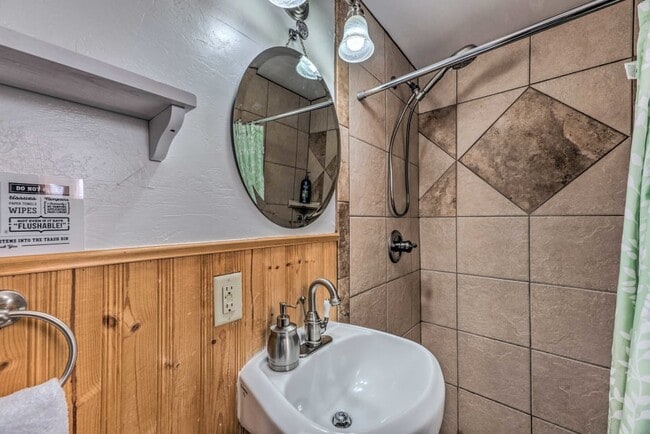 Building Photo - 110 Pippin St