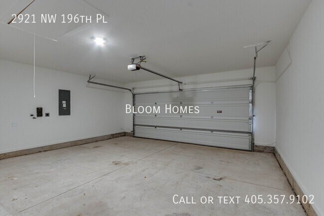 Building Photo - 2921 NW 196th Pl