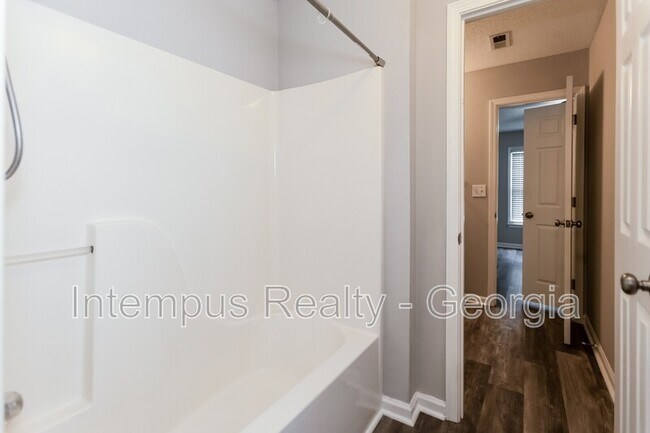 Building Photo - 612 Ridge Crossing Dr