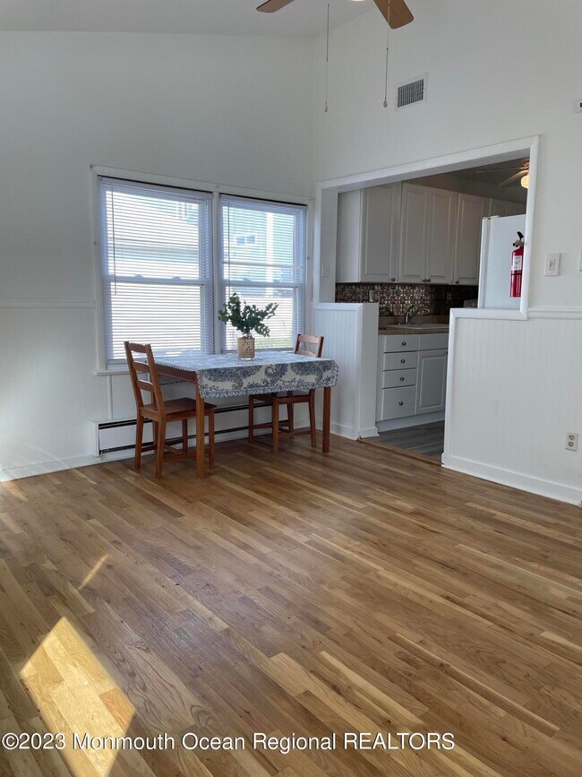 Building Photo - 237 Seabreeze Ave