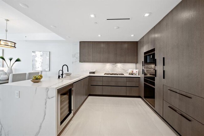 Building Photo - 1116 N Ocean Blvd