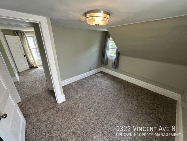 Building Photo - 1322 N Vincent Ave