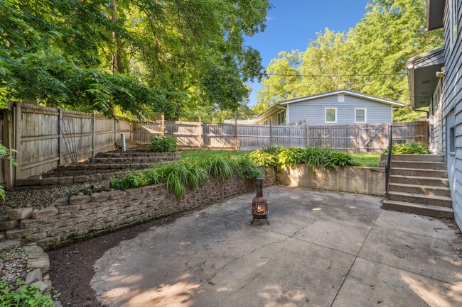 Building Photo - 923 Talwrn Ct