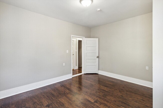 Building Photo - 1301 E 32nd St