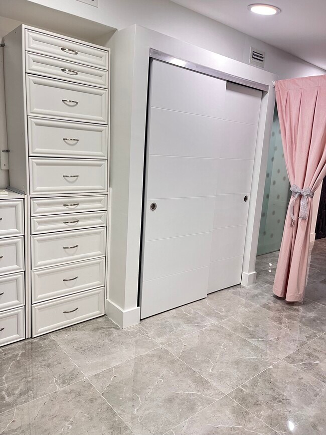 Building Photo - 6920 Fillmore St