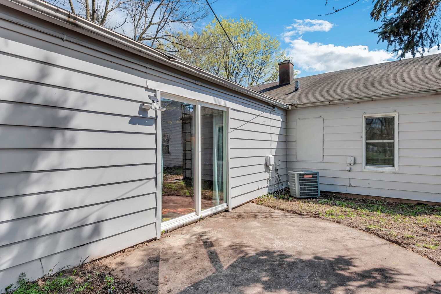 Building Photo - 815 N Twyckenham Dr