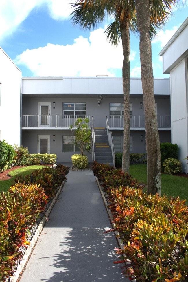 Building Photo - 185 Burgandy Way