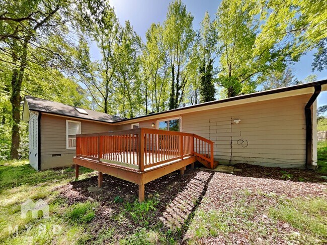 Building Photo - 5613 Deerborn Dr