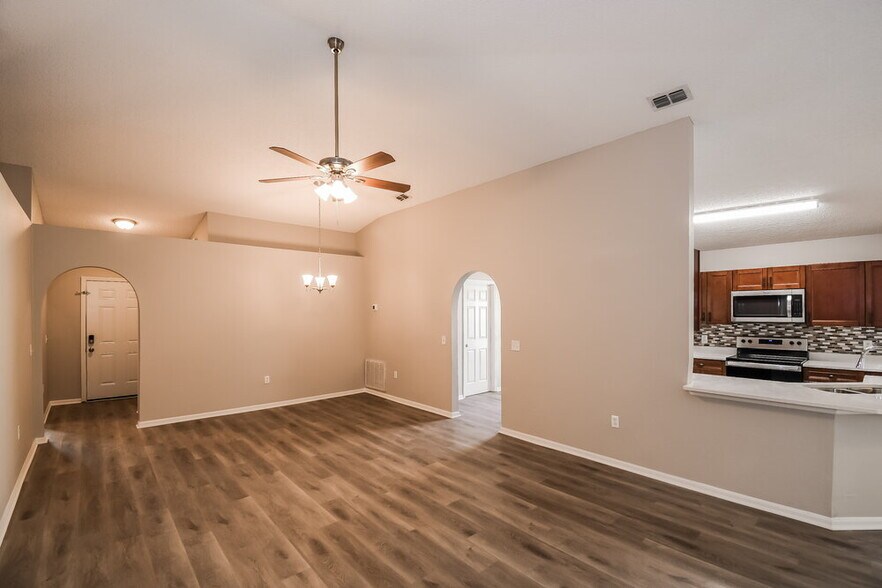 Building Photo - 7463 Lawn Tennis Ln