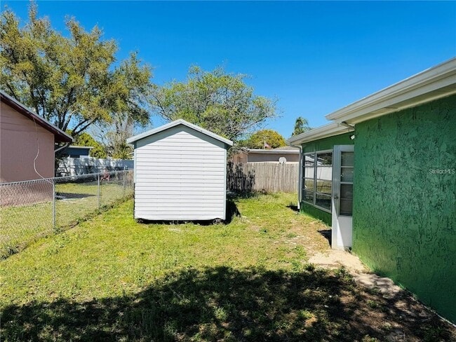 Building Photo - 7611 Summertree Ln