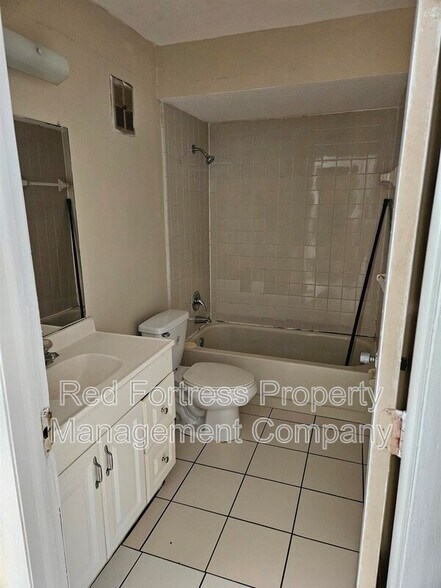 Building Photo - 2510 Central Ave