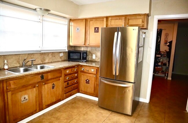 Building Photo - 5715 Hirondel