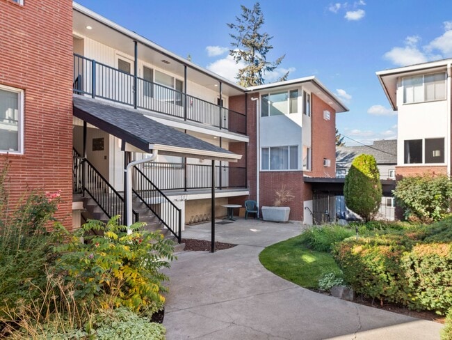 Building Photo - Comfort & Convenience in the Heart of Spok...